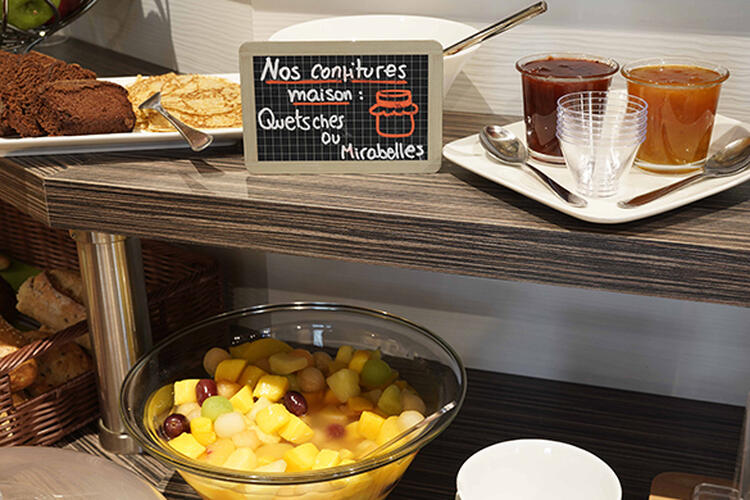 L'hôtel la Résidence propose un buffet varié et équilibré pour le petit-déjeuner