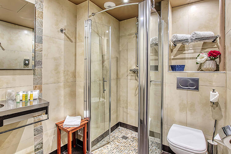 Toutes les chambres de l'hôtel La résidence ont une salle de bain privative