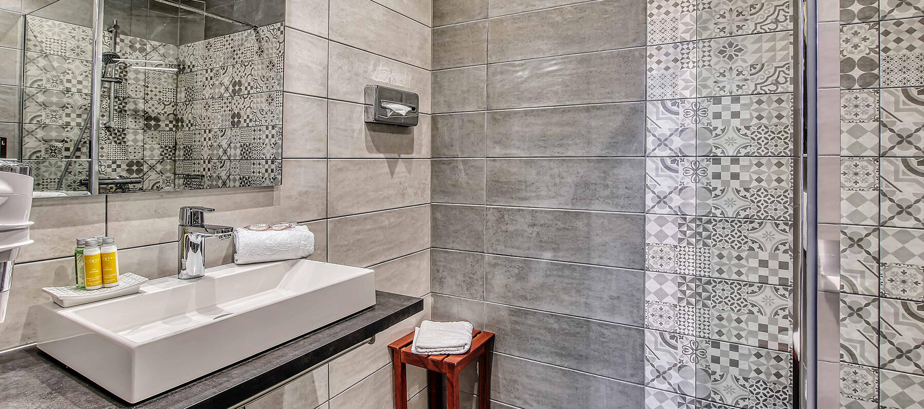 Les chambres de l'hôtel la Résidence à Nancy sont équipées de salles de bain privatives et modernes